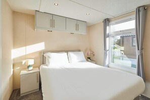 2 bedrooms, WiFi, bed sheets - Host & Stay | Fairview Lodge (Pocklington)