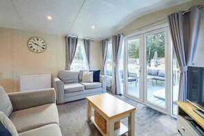 TV, fireplace, offices - Host & Stay | Fairview Lodge (Pocklington)