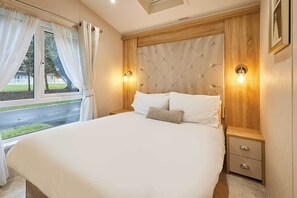 3 bedrooms, WiFi, bed sheets - Host & Stay | Brian's Lodge (Pocklington)