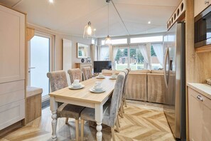 Dining - Host & Stay | Brian's Lodge (Pocklington)