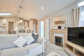 TV, fireplace, offices - Host & Stay | Brian's Lodge (Pocklington)