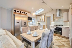 Fridge, microwave, oven, electric kettle - Host & Stay | Brian's Lodge (Pocklington)