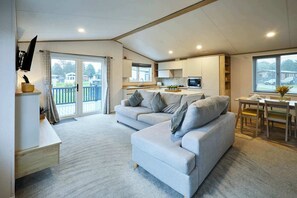 TV, fireplace, offices - Host & Stay | Mulberry Lodge (Pocklington)