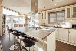 Fridge, microwave, oven, electric kettle - Host & Stay | Lakeside Gem Lodge (Pocklington)