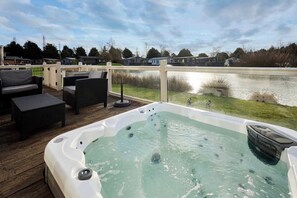 Outdoor spa tub - Host & Stay | Lakeside Gem Lodge (Pocklington)