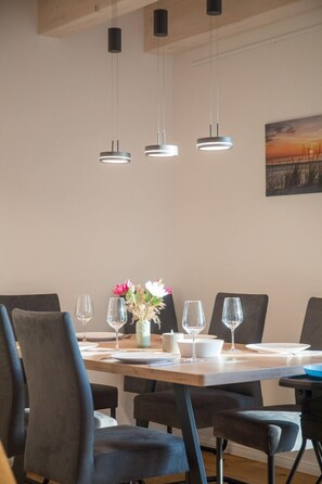 Dining - Historic Gulfhof, Lotta, modern furnishings, sauna & large garden on the (Wangerland)