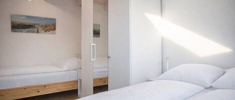 2 bedrooms, iron/ironing board, WiFi, bed sheets