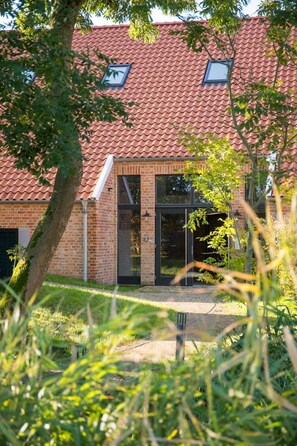 Exterior - Historic Gulfhof, Lotta, modern furnishings, sauna & large garden on the (Wangerland)