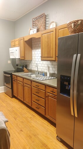 Tranquil 2-Bedroom Retreat: Modern Comfort, Fast Wi-Fi & Near GAP Trail