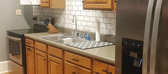 Tranquil 2-Bedroom Retreat: Modern Comfort, Fast Wi-Fi & Near GAP Trail