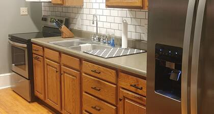 Tranquil 2-Bedroom Retreat: Modern Comfort, Fast Wi-Fi & Near GAP Trail