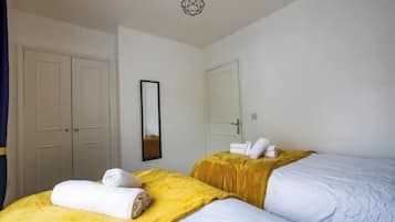 2 dormitorios, tabla de planchar con plancha, wifi y ropa de cama