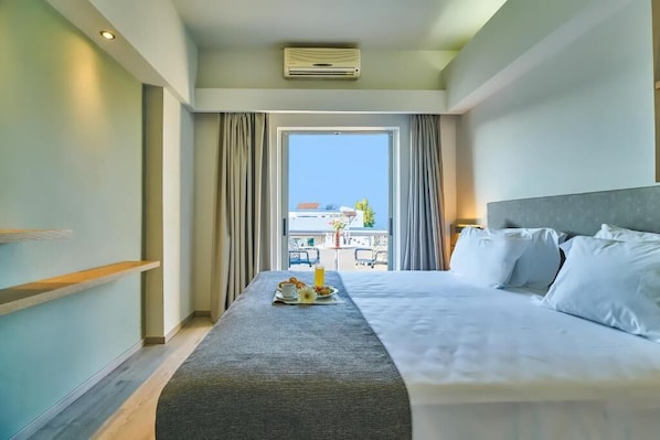 Deluxe-Doppel- oder -Zweibettzimmer, Poolblick