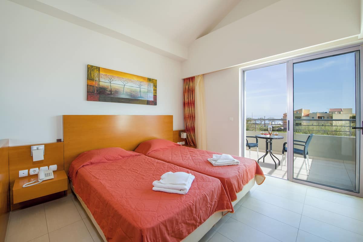 Basic Room | In-room safe, blackout drapes, free WiFi