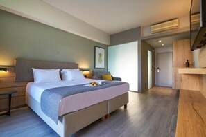 ห้องดีลักซ์ดับเบิลหรือทวิน, วิวสระว่ายน้ำ