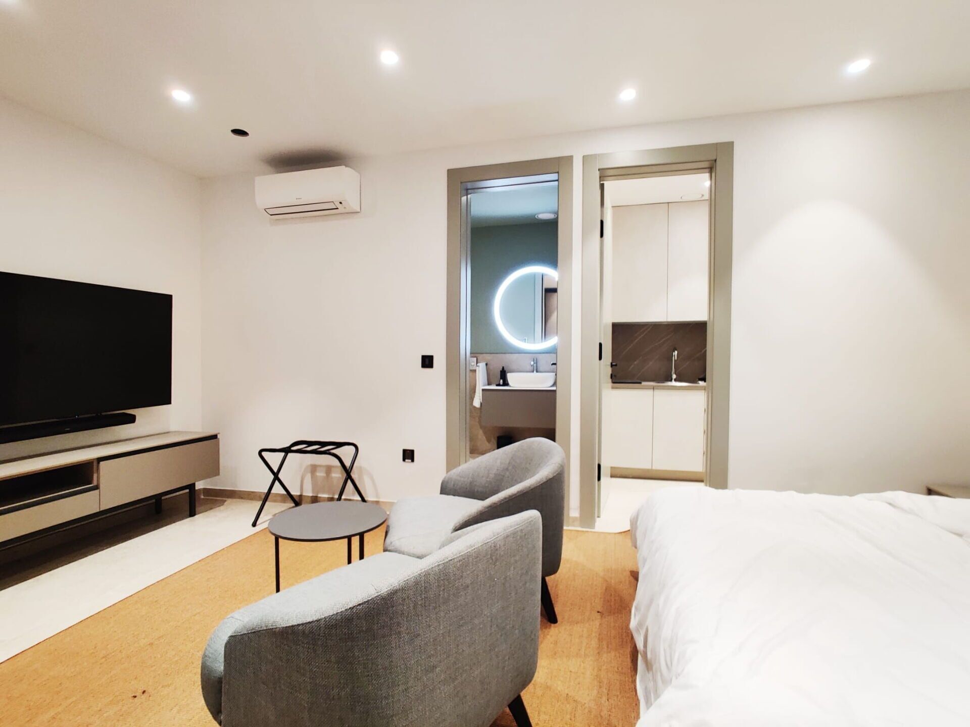 5 chambres, fer et planche à repasser, lit parapluie, Wi-Fi gratuit
