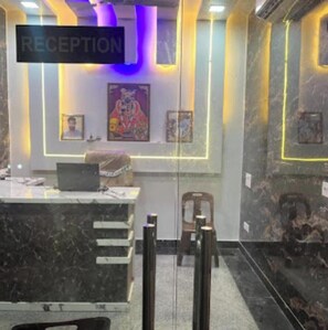 Unclassified image, 4 of 7, button - Shri Bhagat Ji Seva Dham (Vrindavan)