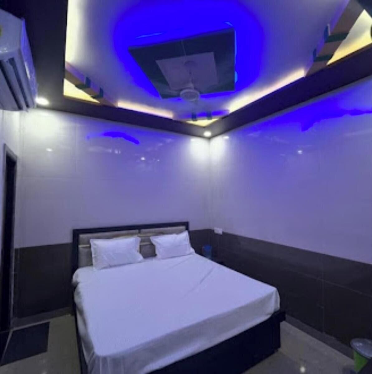 Quadruple Room | Iron/ironing board, free WiFi