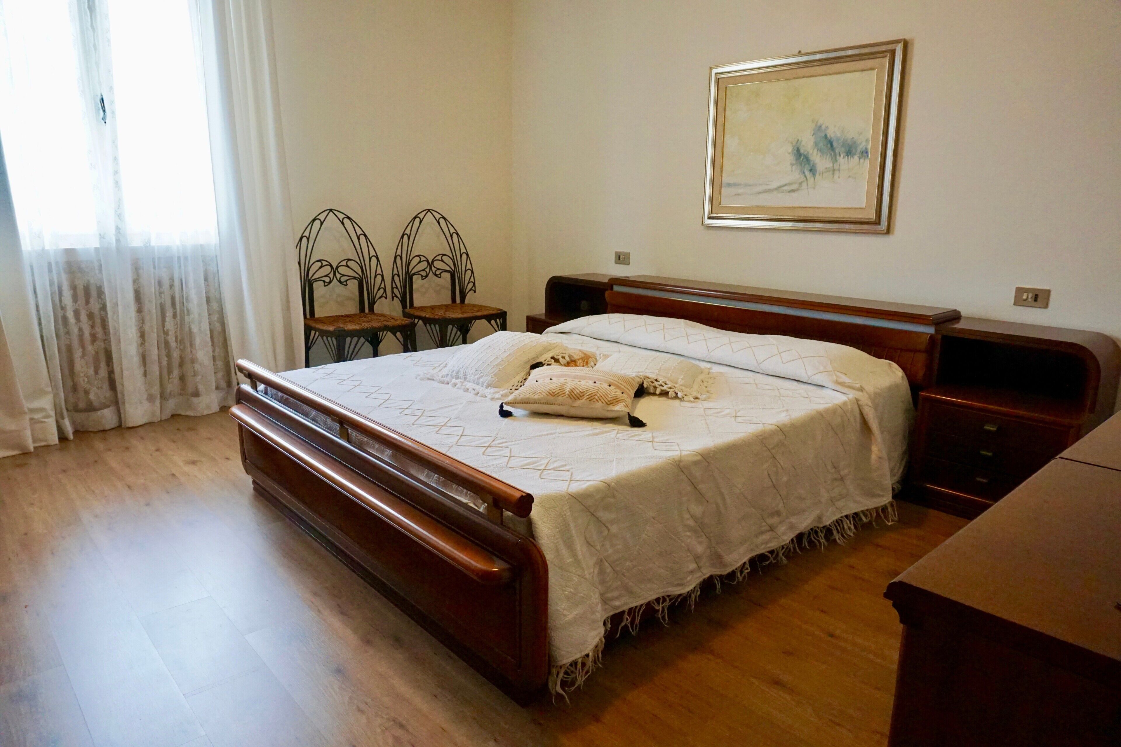 3 slaapkamers, een strijkplank/strijkijzer, wifi, beddengoed