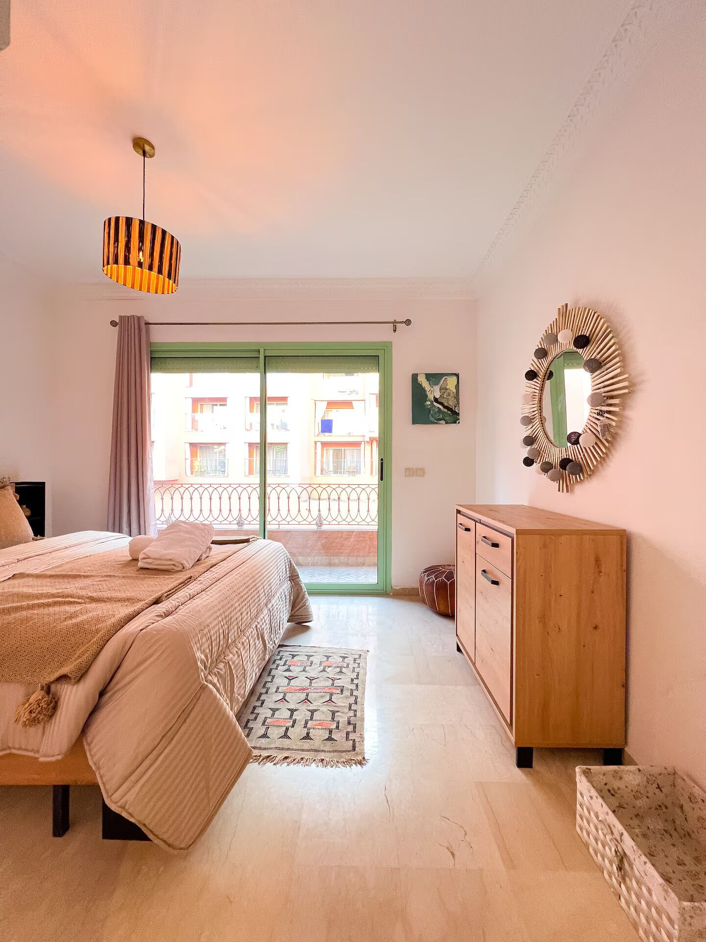 1 dormitorio, tabla de planchar con plancha, wifi y ropa de cama