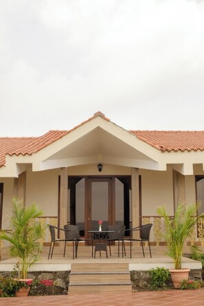 Front of property - SUMMER VINES (Sinnar)