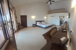 Luxury Double Room, Mountain View - SUMMER VINES (NASIK)