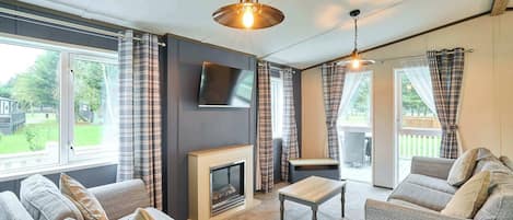 Fernseher, Kamin, Arbeitsbereiche