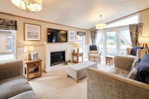 TV, fireplace, offices - Host & Stay | Sutton Lodge (Pocklington)