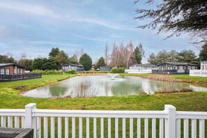 Property grounds - Host & Stay | Sutton Lodge (Pocklington)