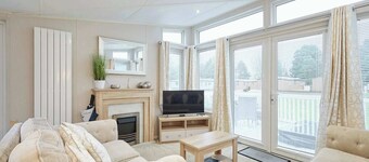Host & Stay | The Braunston Lodge
