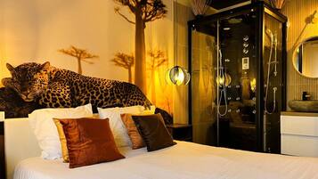 3 chambres, bureau, fer et planche Ă repasser, lit parapluie