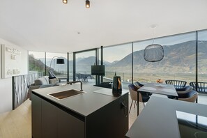 Interior - Pratenberg Apartment Sundown Romantik: Mountain View, Sauna & Rooftop Saltwater Pool (Merano)