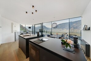 Interior - Pratenberg Apartment Sundown Romantik: Mountain View, Sauna & Rooftop Saltwater Pool (Merano)