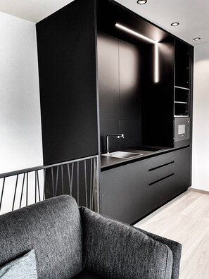 TV - Apartment '002' with Mountain View, Wi-Fi and Air Conditioning (Merano)