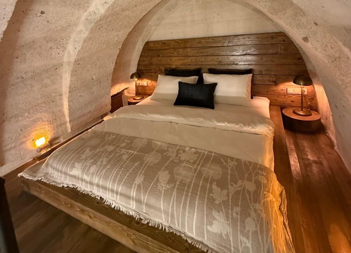 Romantic Room | In-room safe, blackout drapes, soundproofing, free WiFi