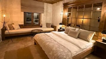 Superior Studio Suite | In-room safe, blackout drapes, soundproofing, free WiFi
