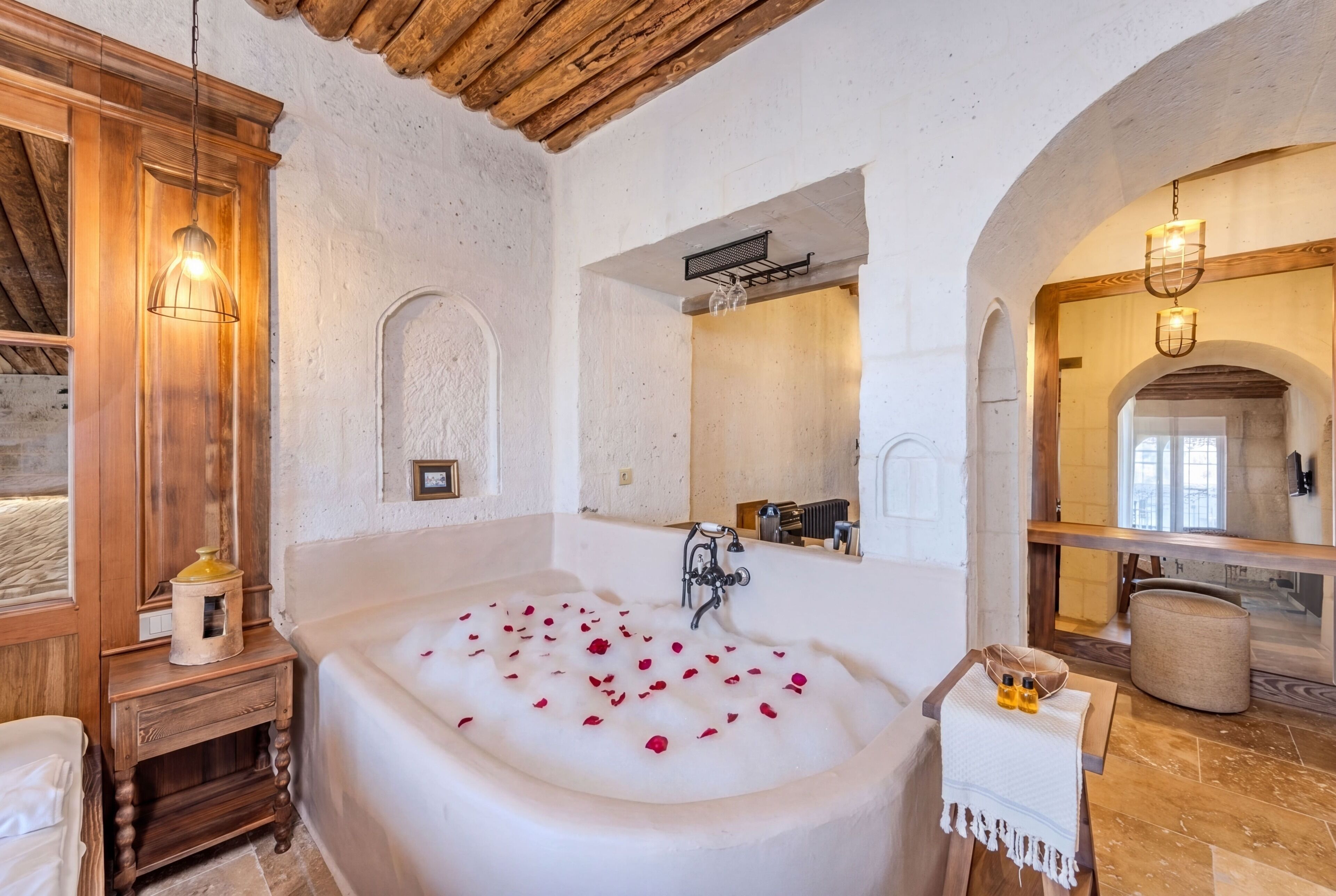 Queen Suite with Bathtub 301 | Private spa tub