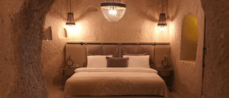 Deluxe Suite | In-room safe, blackout curtains, soundproofing, free WiFi