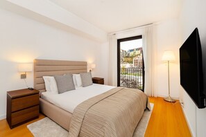 2 bedrooms, iron/ironing board, WiFi, bed sheets - Contemporary Comfort in Historic Lisbon (Lisbon)