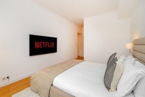 2 bedrooms, iron/ironing board, WiFi, bed sheets - Contemporary Comfort in Historic Lisbon (Lisbon)