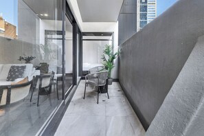 Terrace/patio - Manhattan Apartment by Ready Set Stay (Melbourne)