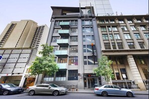 Exterior - Manhattan Apartment by Ready Set Stay (Melbourne)