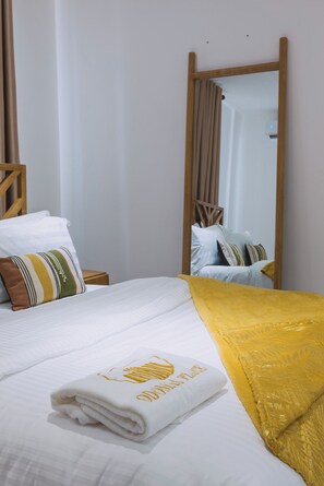 2 chambres, fer et planche à repasser, Wi-Fi gratuit, draps fournis