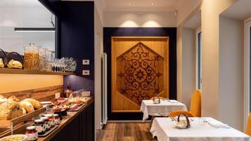 Tägliches inbegriffenes Frühstücksbuffet