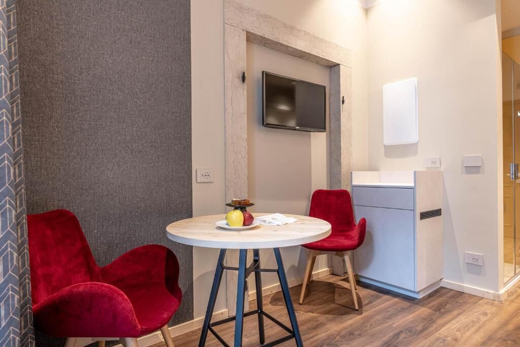 Chambre Double Deluxe, vue ville | Minibar, coffres-forts dans les chambres, ameublement personnalisé