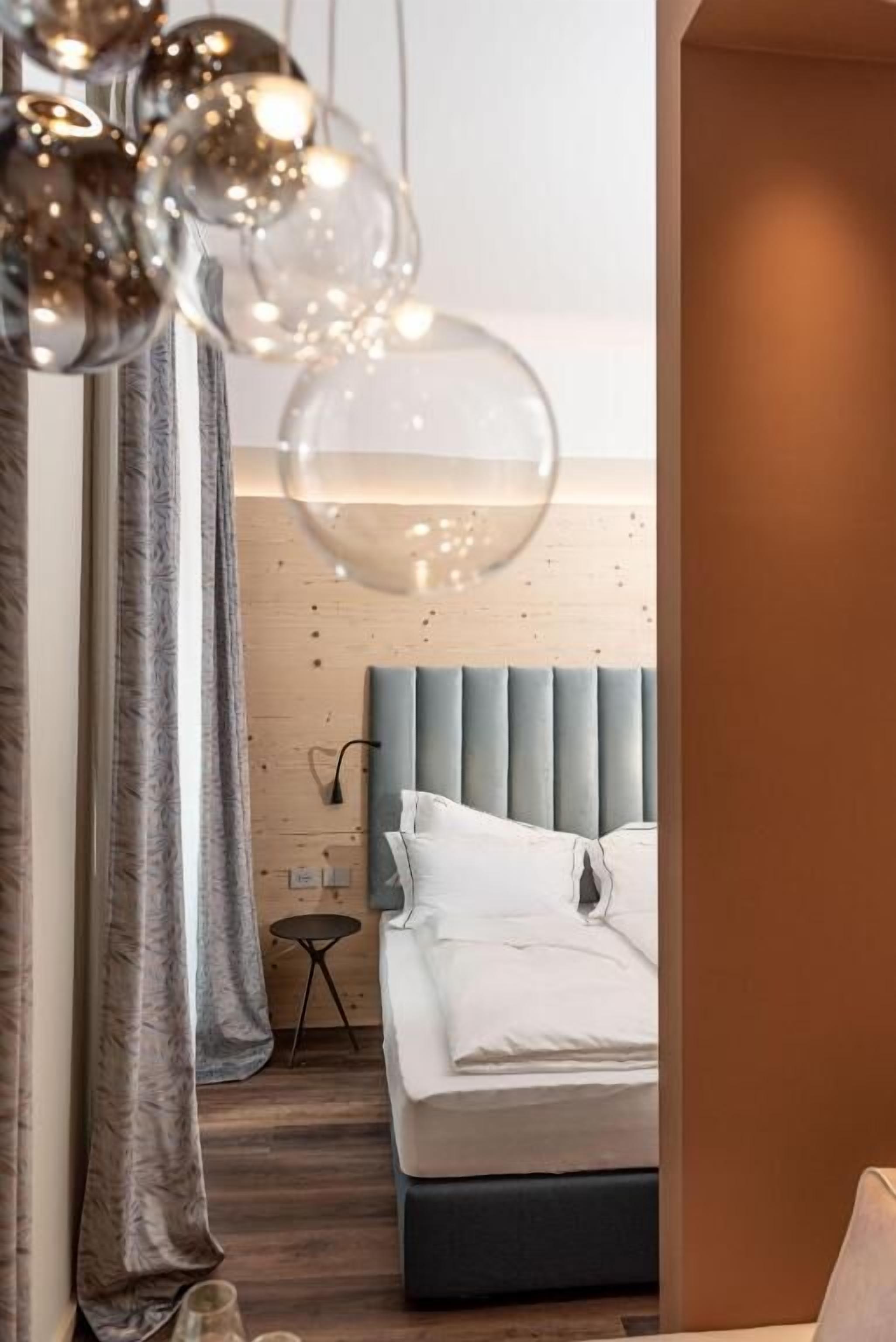 Design Suite, City View | Minibar, in-room safe, individually furnished, iron/ironing board