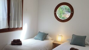 5 makuuhuonetta, silitysrauta/-lauta, ilmainen Wi-Fi, vuodevaatteet