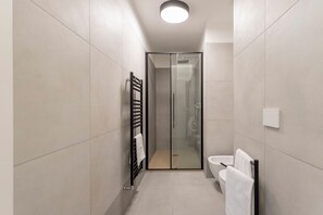 Shower, hair dryer, bidet - Residence in Como with 1 bedrooms sleeps 4 (Como)