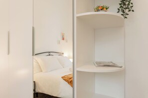 1 bedroom, iron/ironing board, free WiFi - Residence in Como with 1 bedrooms sleeps 4 (Como)