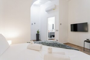 1 bedroom, iron/ironing board, free WiFi - Residence in Como with 0 bedrooms sleeps 2 (Como)